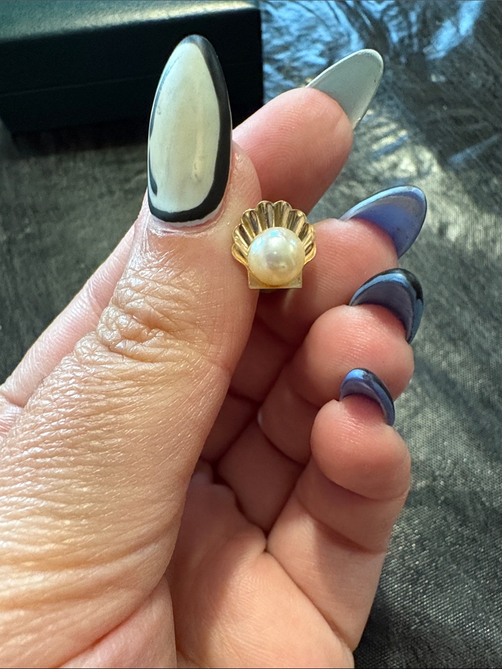 Vintage Pearl Scallop Shell Tie Tack Pin